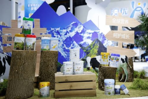 三大亮点揭秘进博会上的澳优乳业手绘墙